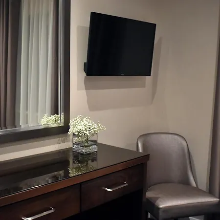 Konukevi The Birches 4*