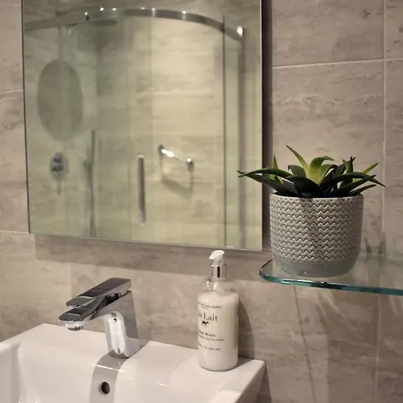 The Birches Konukevi